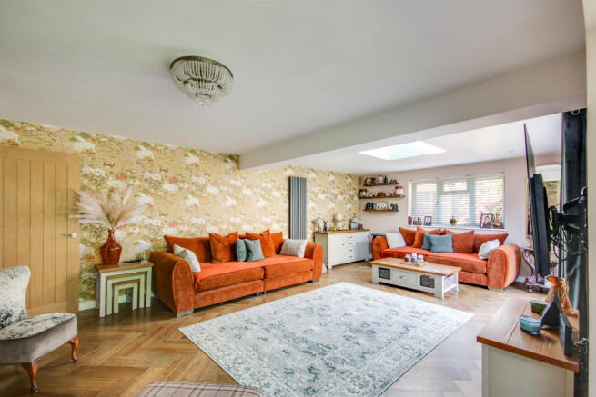 Gorse Close, Copthorne, West Sussex photo 4