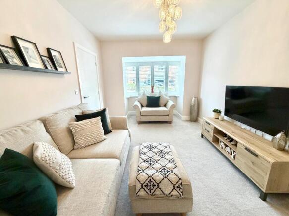 5 bed Detached for sale Image 6
