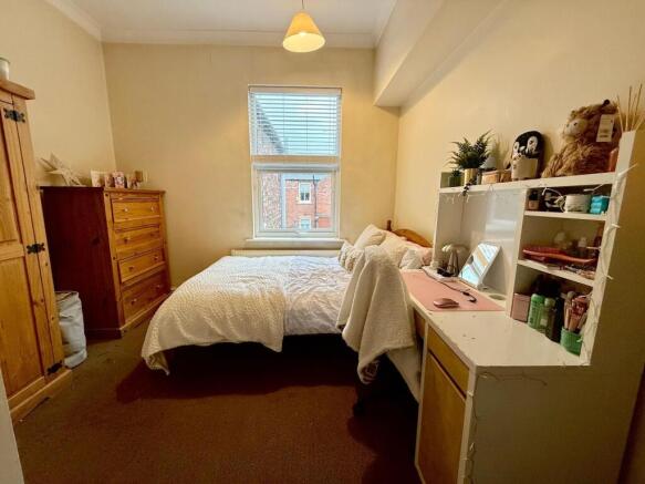 5 bed House to rent Image 8