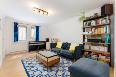 Douthwaite Square, London, E1W