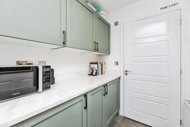 5 bed Detached for sale Image 9