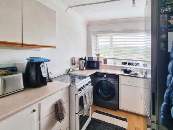 2 bed Flat for sale Image 4