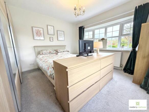 4 bed Bungalow for sale Image 5