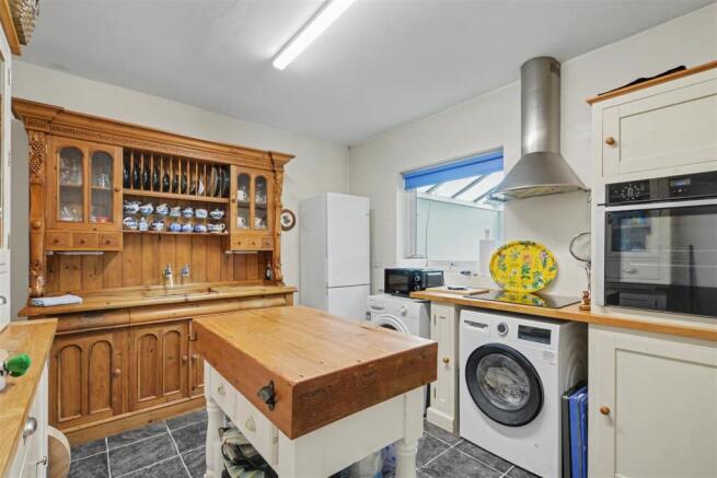 Kitchen_1.jpeg
