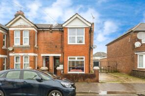 First Floor Flat, 102, Malmesbury Road, Southampton SO15 5FQ