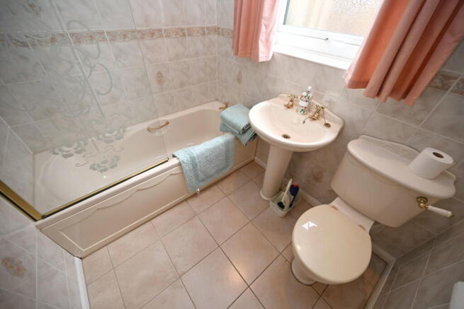 2 bed Semi-Detached Bungalow for sale Image 8