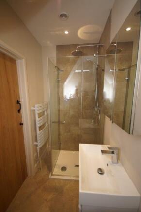 Brittens Lodge - Master Ensuite.jpg