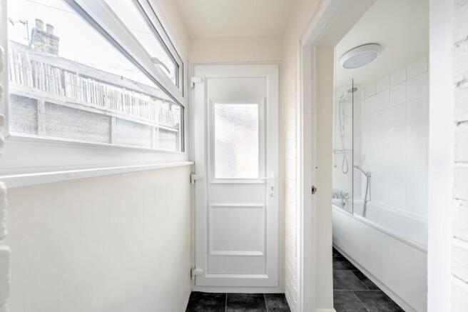 2 bed Terraced to rent Image 10