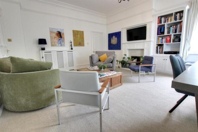 2 bed Flat for sale Image 4