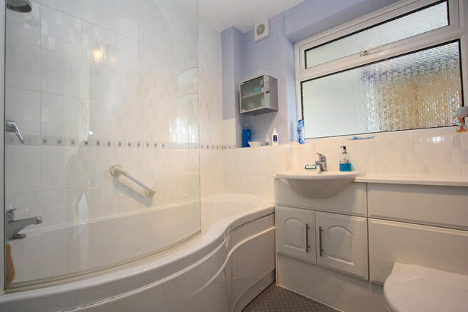 Ground floor bathroo