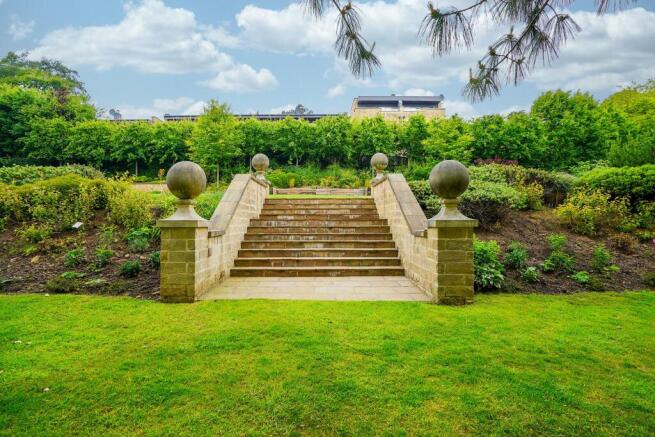 4 bed Town House for sale Image 8