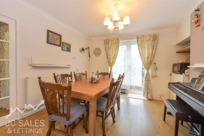 3 bed Semi-Detached for sale Image 5