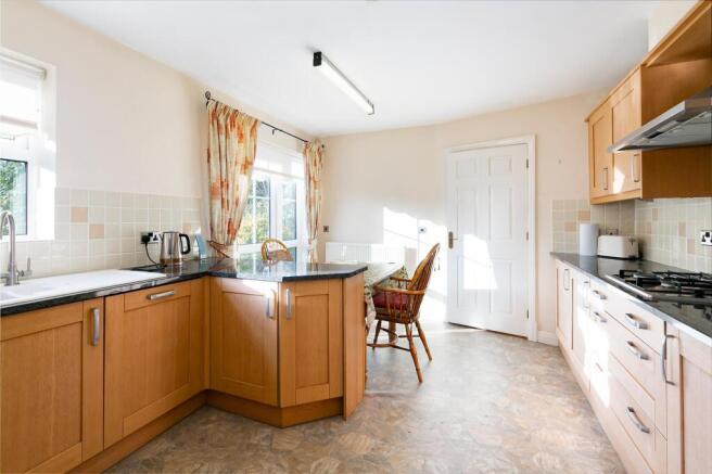 5 bed Detached for sale Image 5