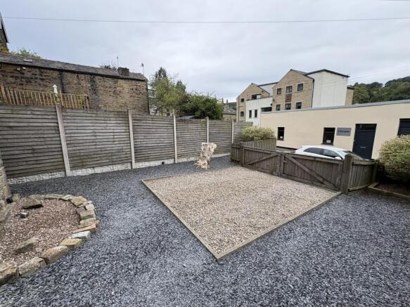 1 bed Terraced to rent Image 11