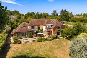Stafford Lodge, Beavers Hill, Farnham GU9 7DF
