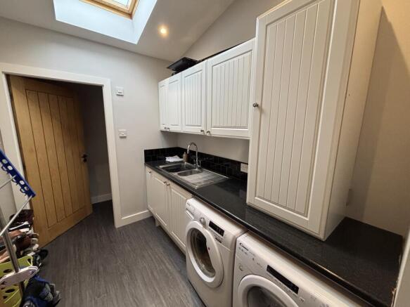 4 bed Detached for sale Image 10