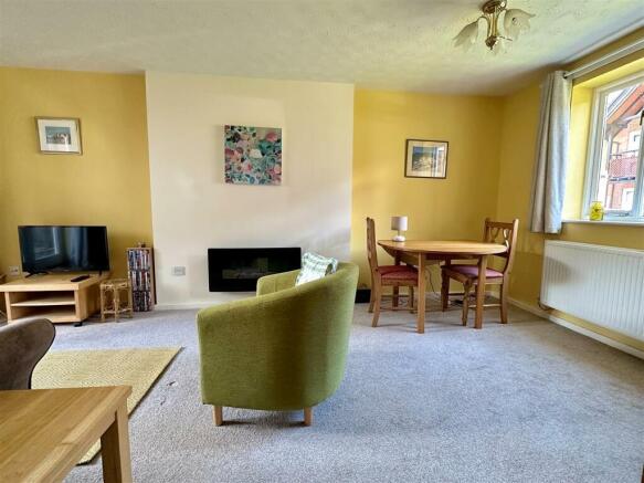 lounge/dining