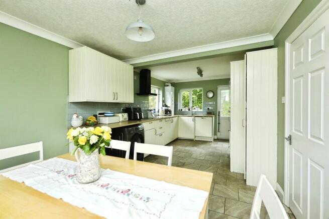 3 bed Semi-Detached for sale Image 4
