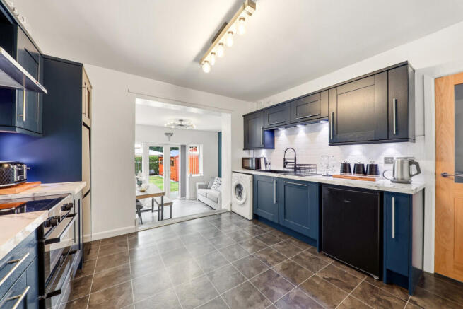 3 bed Semi-Detached for sale Image 6