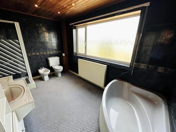 3 bed Detached Bungalow for sale Image 12
