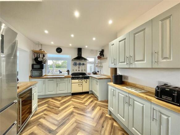 Heath Road South, Weston, Runcorn, Cheshire, WA7 photo 4