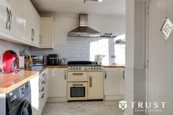 4 bed Semi-Detached for sale Image 8