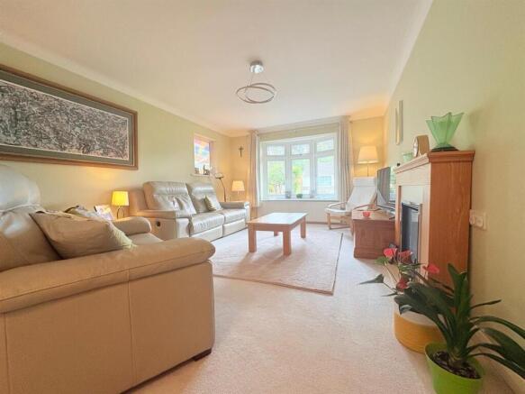 St. Georges Drive, Ferndown photo 5