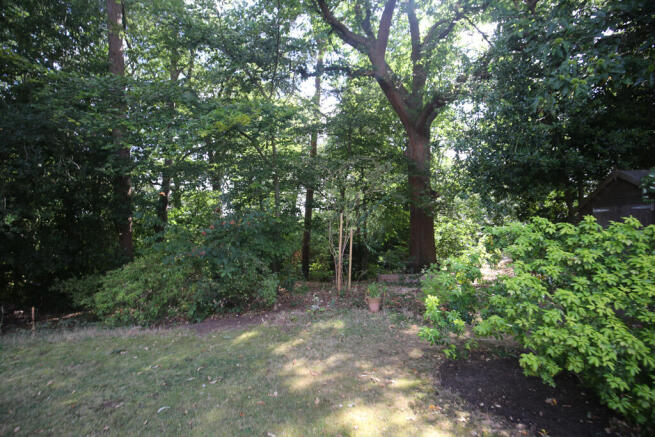 Woodland Avenue, Leighton Buzzard, Central Bedfordshire photo 3
