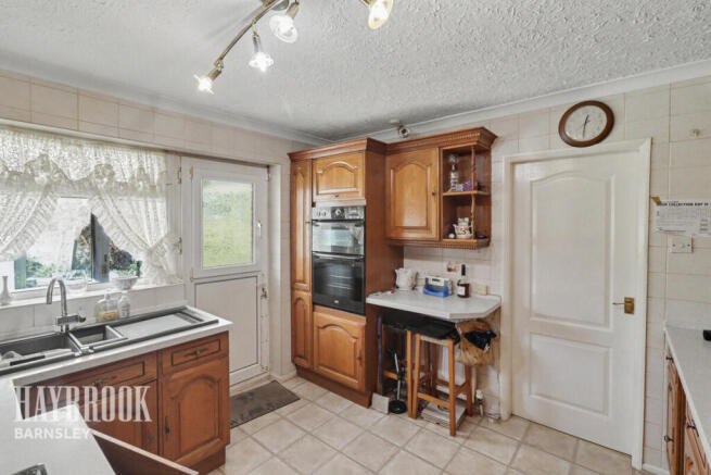 4 bed Detached Bungalow for sale Image 10