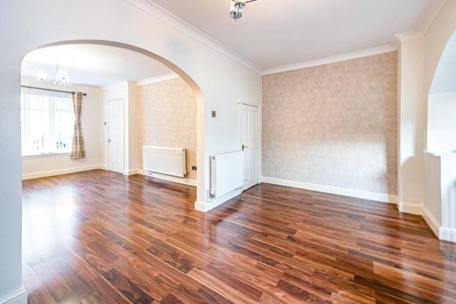 Lounge/Dining Area