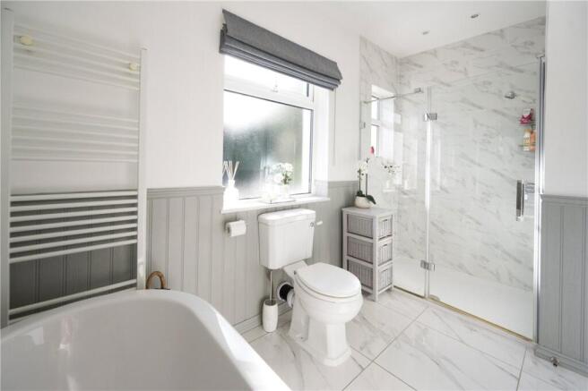 6 bed Detached for sale Image 12