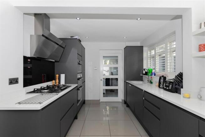 Kitchen 2.jpg
