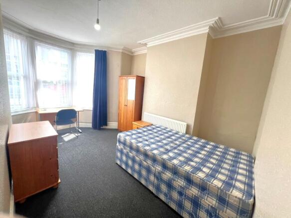 Bright single bedroom with a large bay window l...