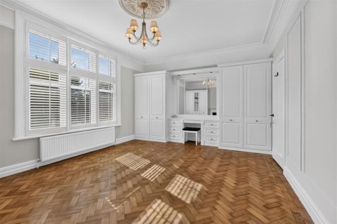 5 bed Semi-Detached for sale Image 8