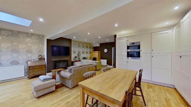 The-Pleasance-Roehampton-SW15-11152025_205130.jpg
