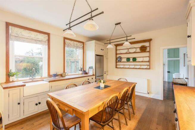 The Avenue 10 Kitchen-5.jpg