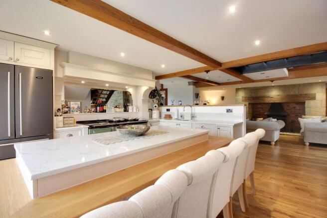 5 bed Detached for sale Image 6
