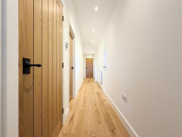 2 bed Detached Bungalow to rent Image 4