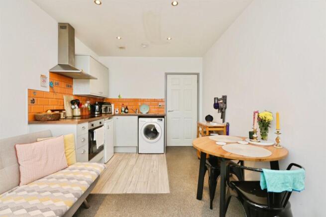 1 bed Flat for sale Image 4