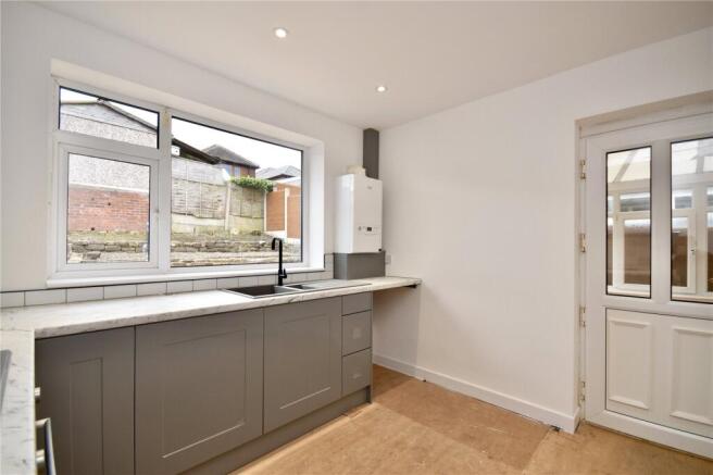 4 bed Bungalow for sale Image 6