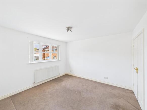 3 bed Detached to rent Image 9