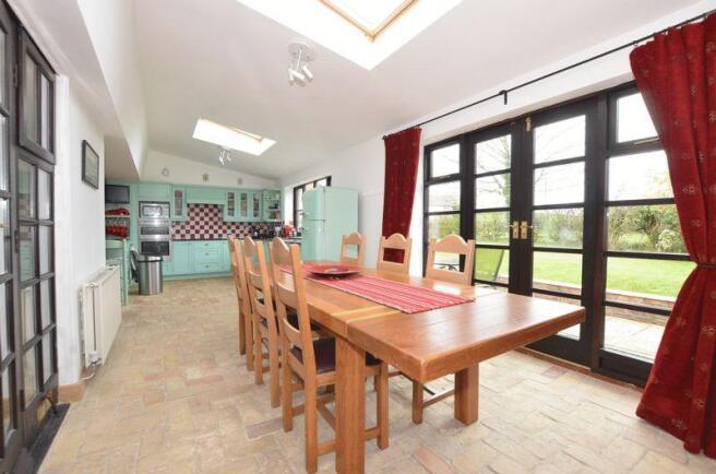 Kitchen/Dining...