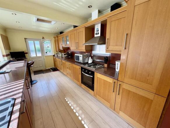 2 bed Semi-Detached Bungalow for sale Image 7