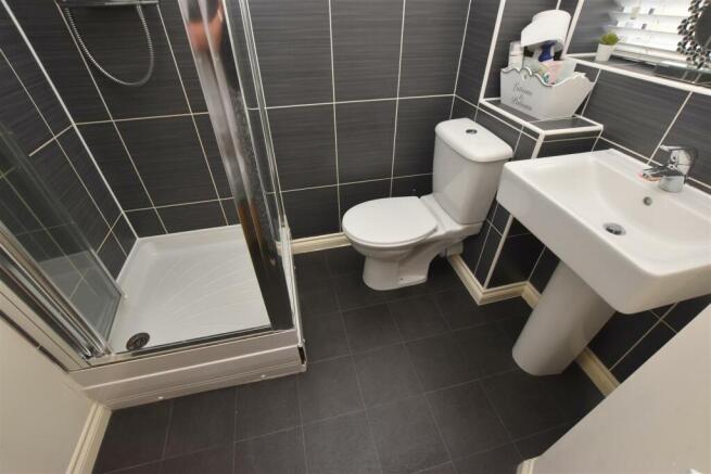 EN SUITE SHOWER ROOM