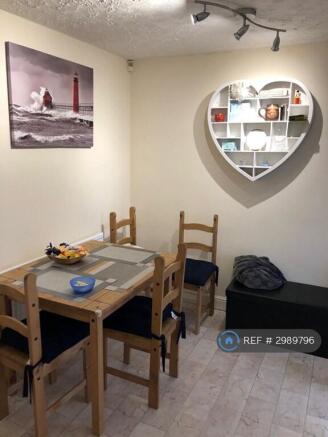 2 bed Semi-Detached to rent Image 6