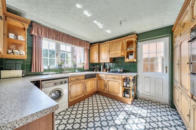 Reeves Close, West Wellow, Romsey, Hampshire, SO51 photo 4