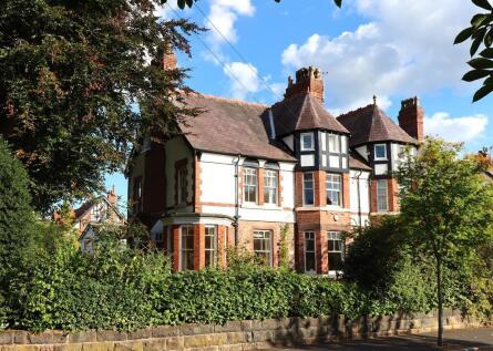 Warwick Drive, Hale, Cheshire, WA15 9EA