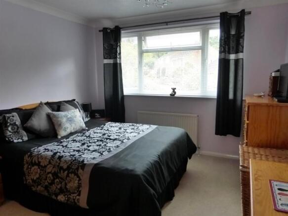 Bedroom 1.jpg