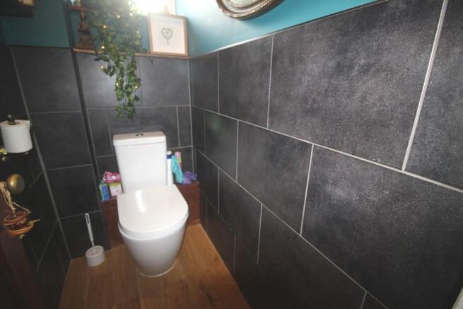 CLOAKROOM / WC
