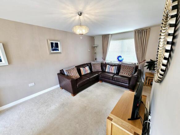 3 bed Semi-Detached for sale Image 8